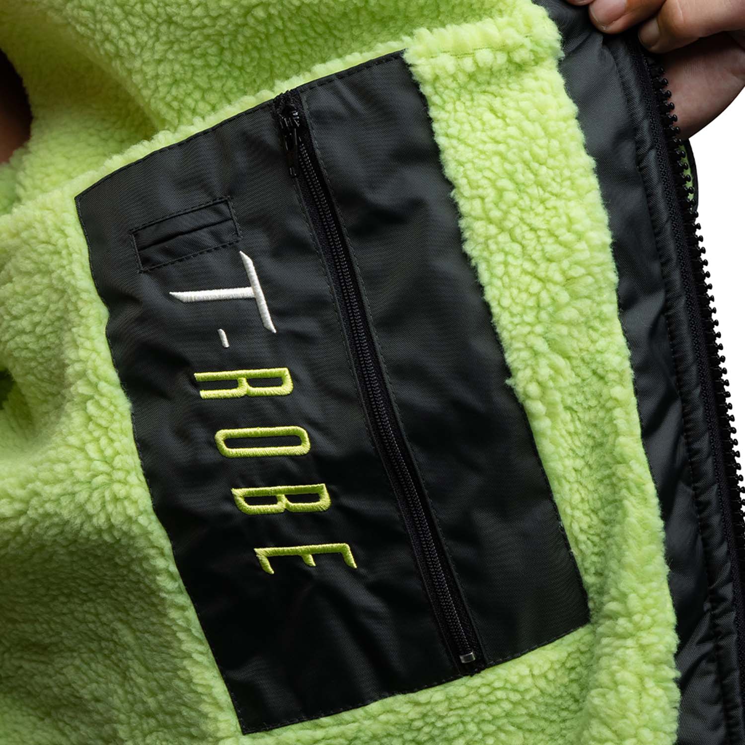 Image of the secure inner pocket on the green T-Robe